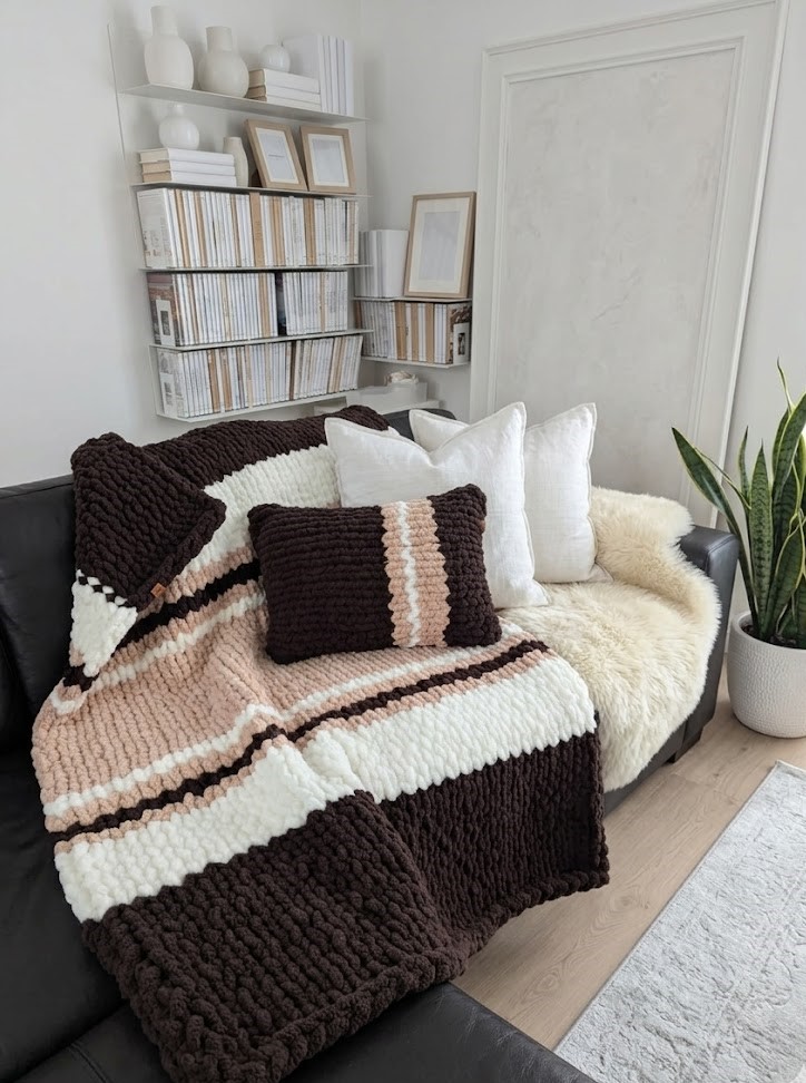 Set Esclusivo "Kaffè Latte" - Maxi Coperta Plaid XXL 160x160 cm con Cuscino Coordinato 50x30 cm - Fatto a Mano